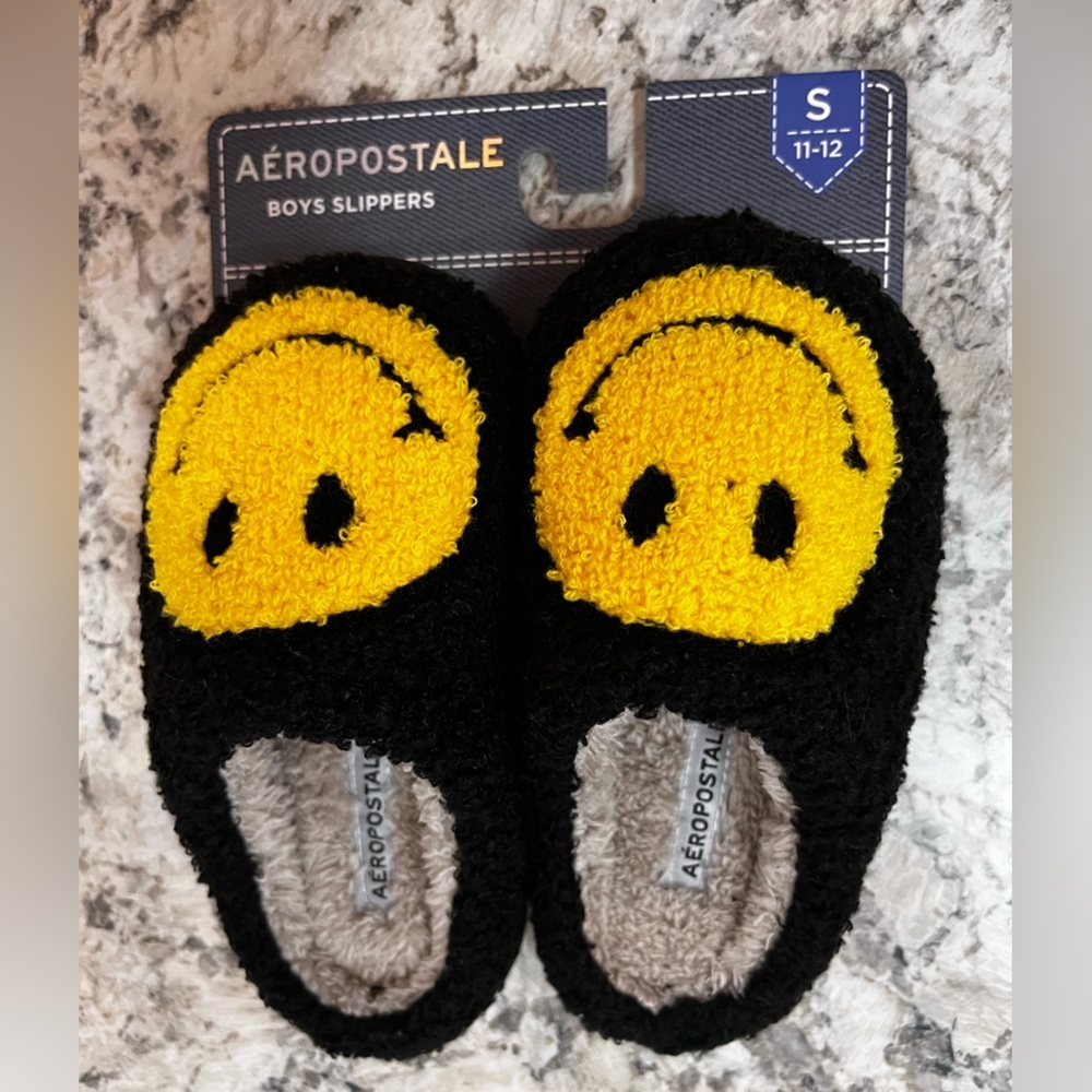 Aeropostale Boys Black Slippers 11/12